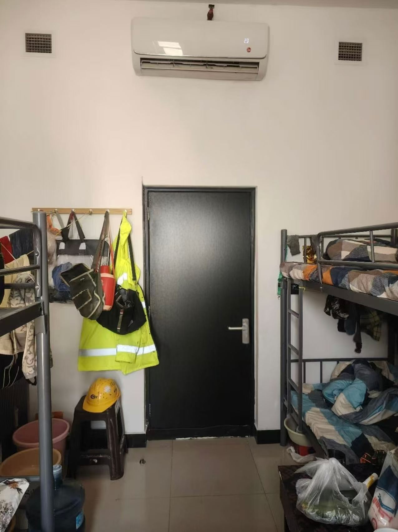 出国劳务_迪拜建筑工食堂就餐环境实拍_张自豪国际