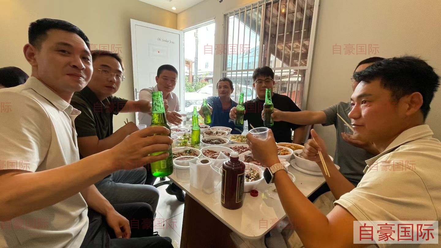 迪拜项目工人第一次聚餐