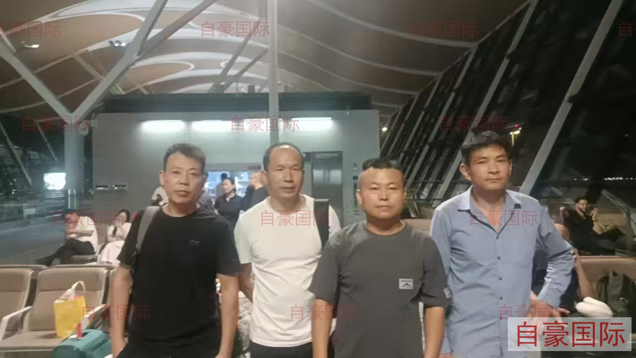 工人出发现场